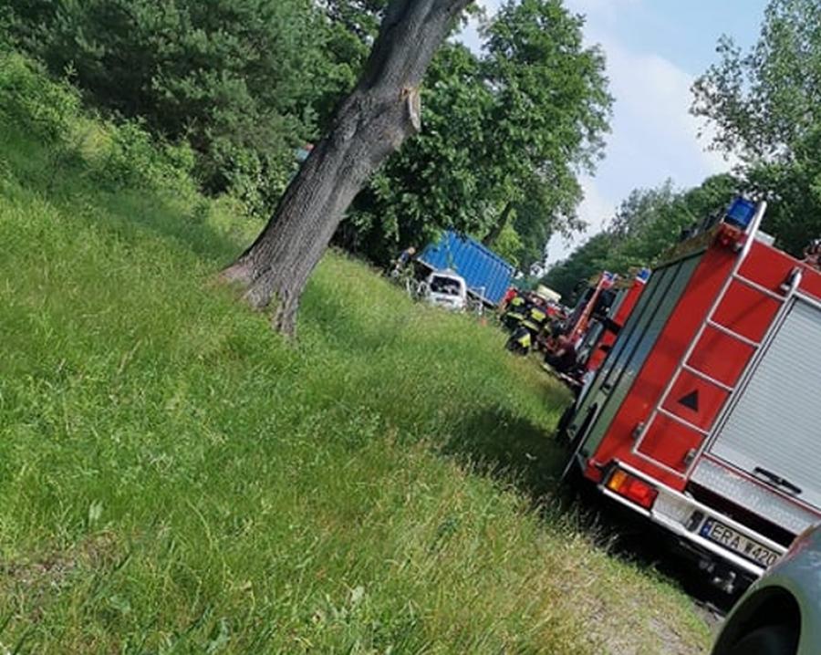 [AKTUALIZACJA] Wypadek na granicy powiatów. 53-letni kierowca nie żyje