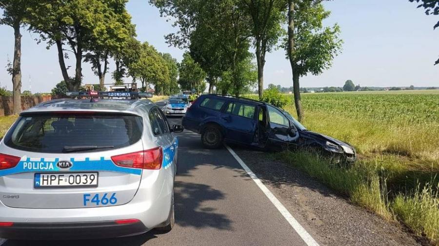 Gm. Kodrąb: zderzenie trzech pojazdów, cztery osoby w szpitalu