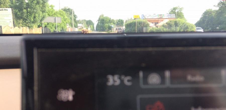 W dzień dopiekło, o godz. 17.15 było 35 stopni. W nocy może nas zalać. Uwaga na burze