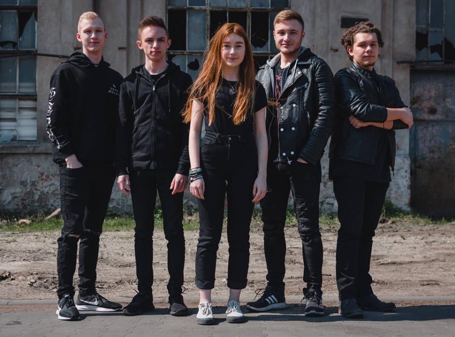 Rockowe rozpoczęcie wakacji z She Only Lies
