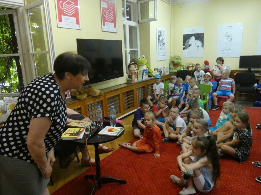Najmłodsi na spotkaniu z pisarką Renatą Piątkowską w MBP