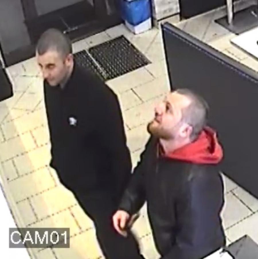 Rozpoznajesz ich? Podejrzani o pobicie w centrum miasta. Policja prosi o pomoc