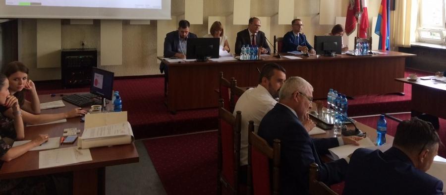 [Sesja na żywo] PiS wnosi o przedłużenie dopłat do wody i ścieków, miejska koalicja przeciw