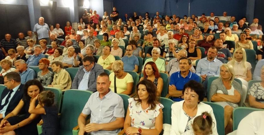 Koniec kampanii wyborczej w Przedborzu. Mieszkańcy na spotkaniu z Renatą Koską