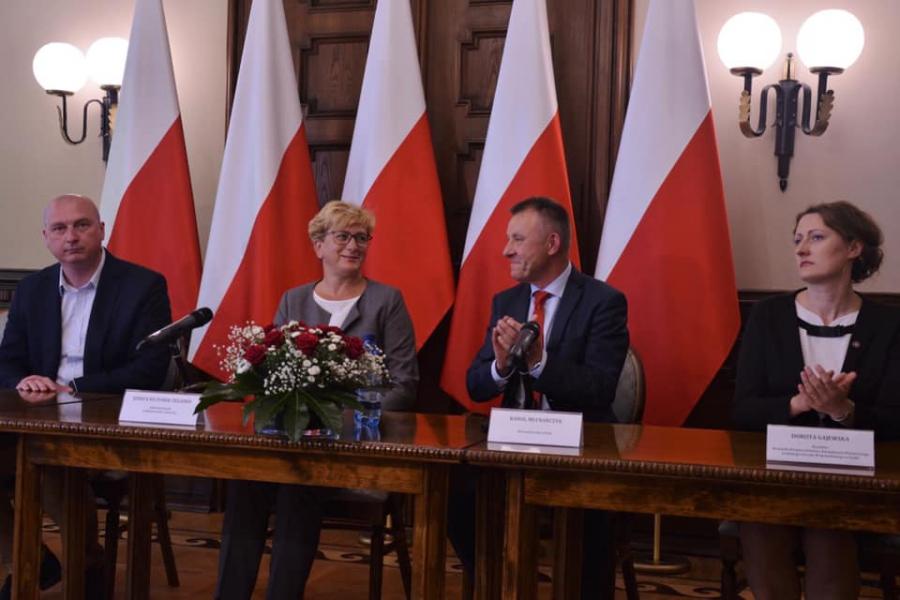 Radomszczański SOR podpisał umowę partnerską z Lotniczym Pogotowiem Ratunkowym