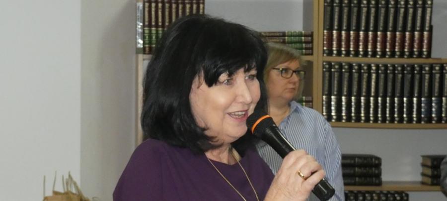 Anna Kosendek po 40 latach przestaje kierować biblioteką. Odchodzi na emeryturę