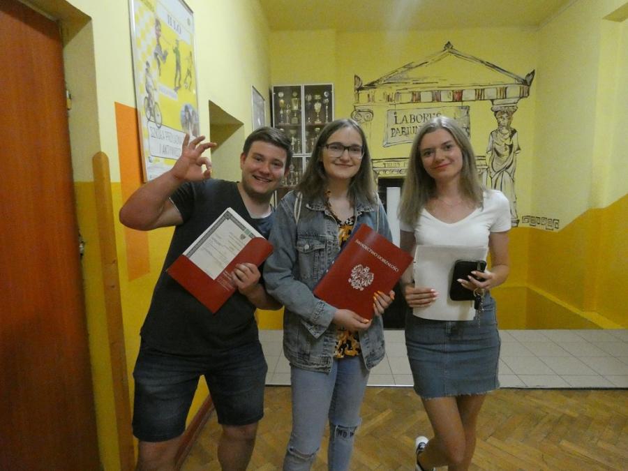 Rozdanie świadectw i wyniki matur w Radomsku. I LO najlepsze, Drzewniak najsłabszy