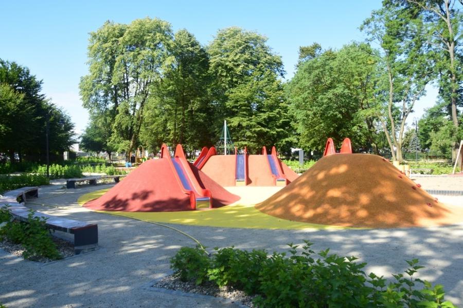 [ZDJĘCIA] Dobiega końca rewitalizacja Parku Świętojańskiego, wkrótce otwarcie