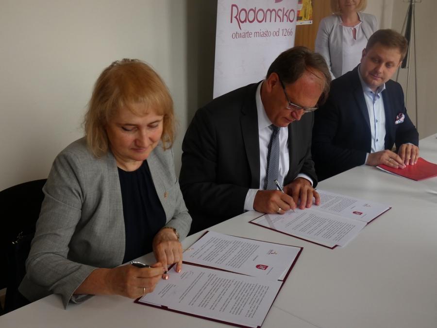 [ZDJĘCIA] Oficjalne podpisanie listu intencyjnego z UJD w Częstochowie