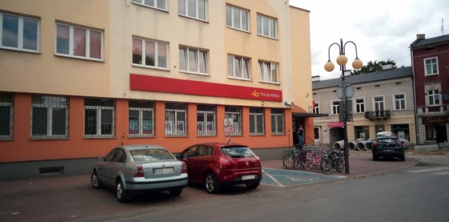 [REMONT REYMONTA] Mniej miejsc parkingowych przy poczcie. Teraz są służbowe