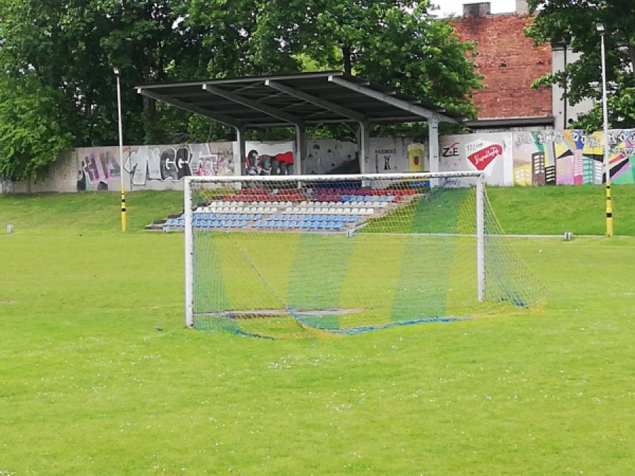Baza sportowa w Radomsku: spotkanie 4 lipca, 13 osób i 3 decyzje