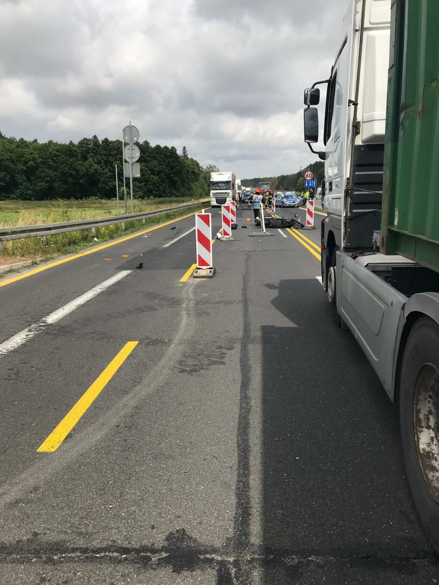 [Wypadek na DK1] Motocyklista, który zginął, to 56-letni Szwed