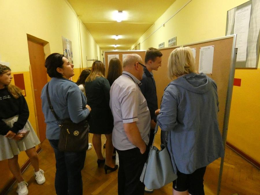W szkołach ruch. Wszyscy, którzy się dostali, składają dokumenty