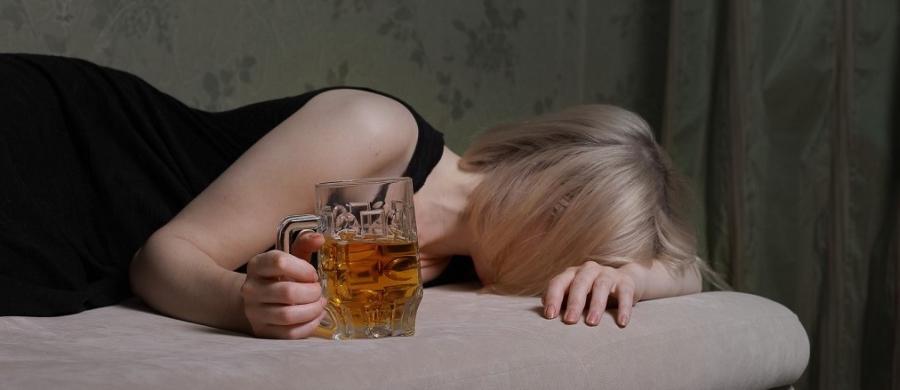 Matki Polki, radomszczanki, alkoholiczki. Dlaczego kobiety piją coraz więcej