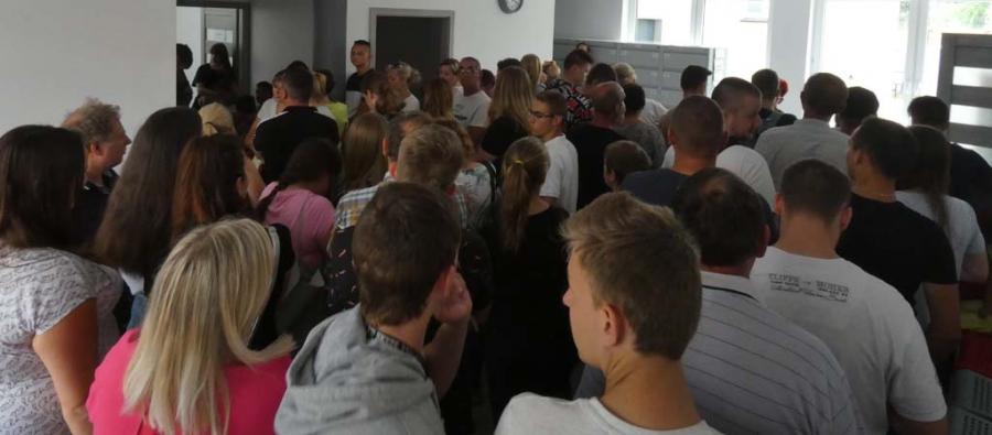 Tłumy uczniów w kolejce po zaświadczenia lekarskie