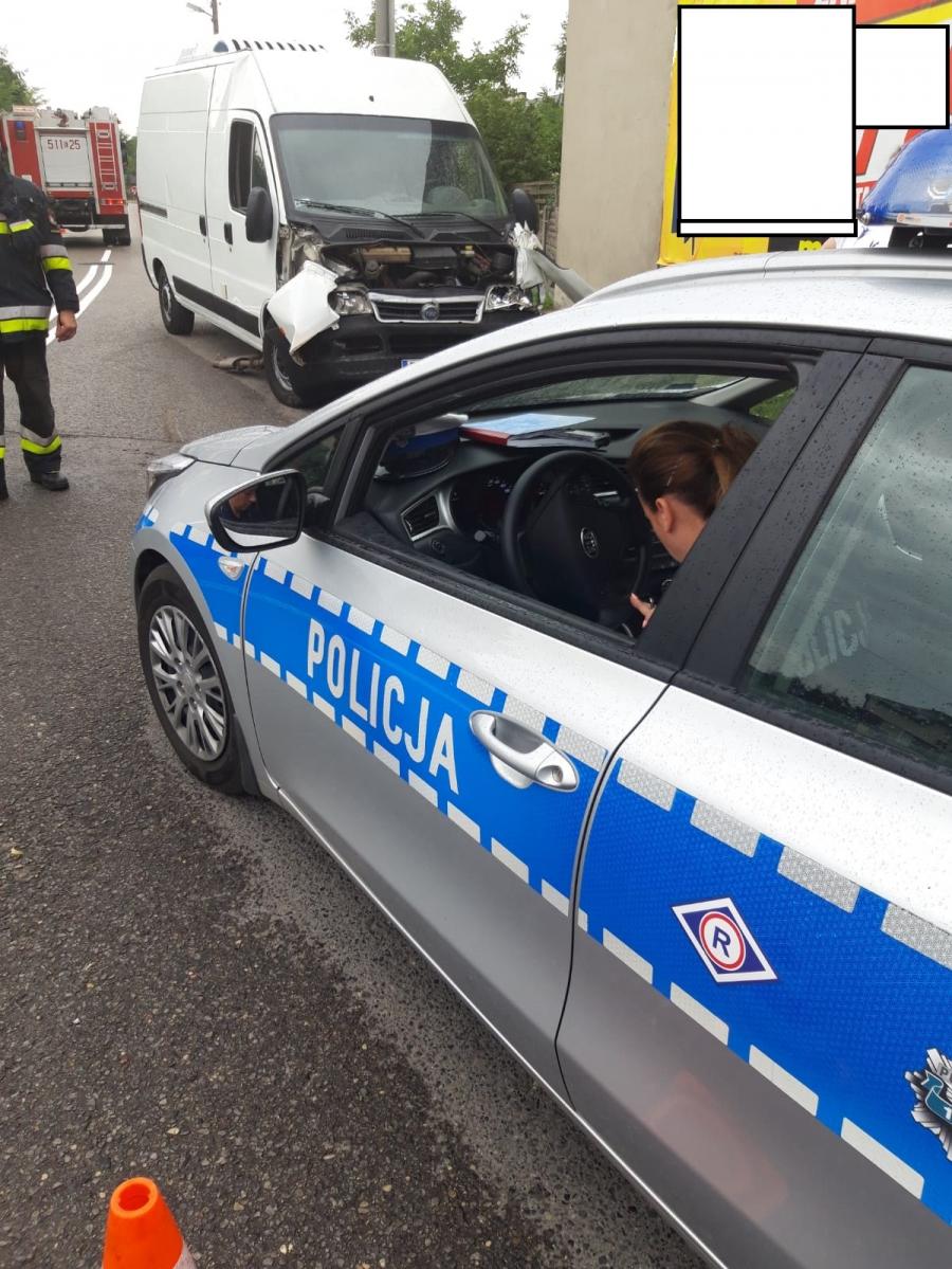 [ZDJĘCIA] Zepsuły się hamulce, kierowca wjechał w dom na Sucharskiego