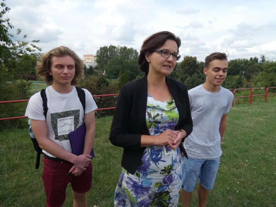 Jedynka Lewicy Anita Sowińska zbiera w Radomsku podpisy na listach poparcia