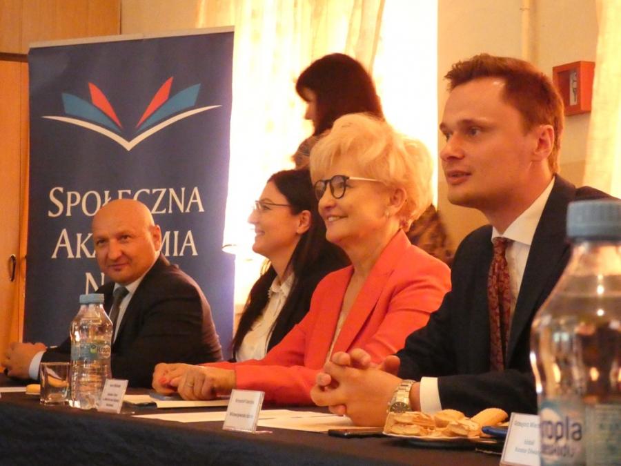 Wiceminister Michałek: mam rozmawiać z nauczycielami i rodzicami