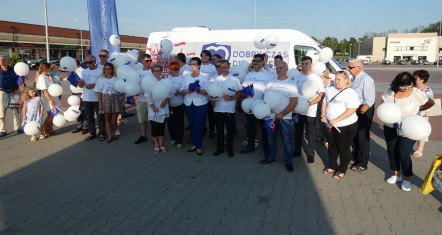 [KAMPANIA] PiS-obus przyjechał do Radomska. PiS zachęca do udziału w wyborach
