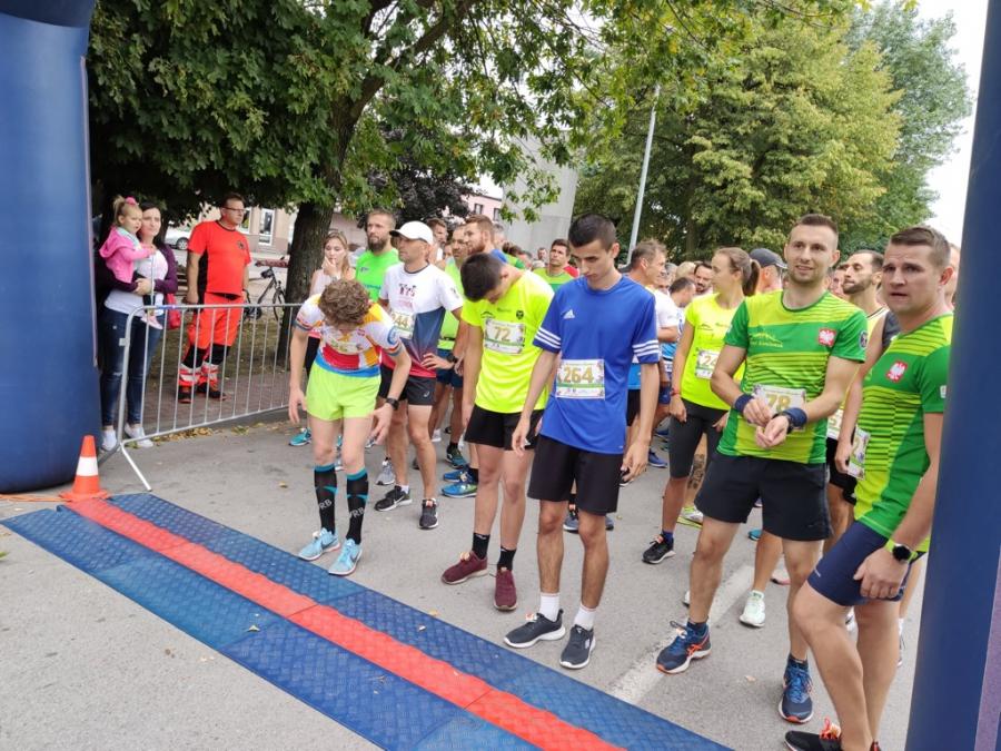 [ZDJĘCIA] Prawie 300 osób pobiegło w 4. Kamieńszczańskiej Dysze na nowej trasie