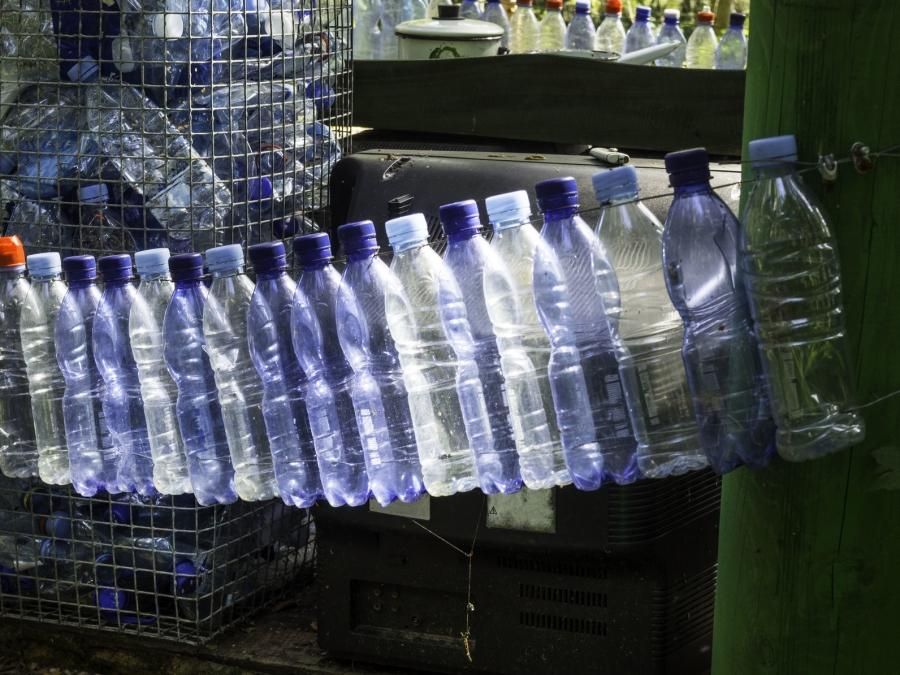 [Inna wersja ekologii] Plastik lepszy niż szkło? Tak usłyszeli radni