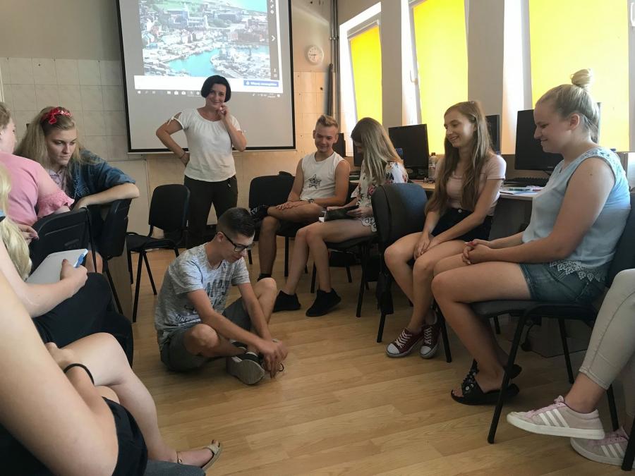 Uczniowie Ekonomika: przygotowania do stażu w Wielkiej Brytanii