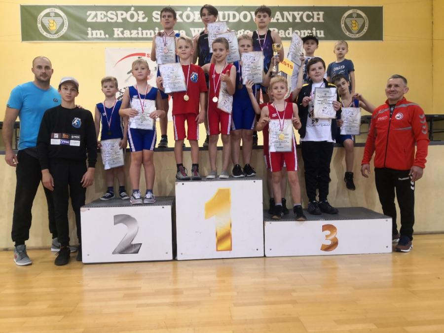 11 medali zapaśników ZKS na zawodach w Radomiu