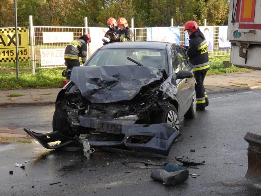 [AKTUALIZACJA] Groźne zderzenie na skrzyżowaniu Przedborskiej z Mickiewicza