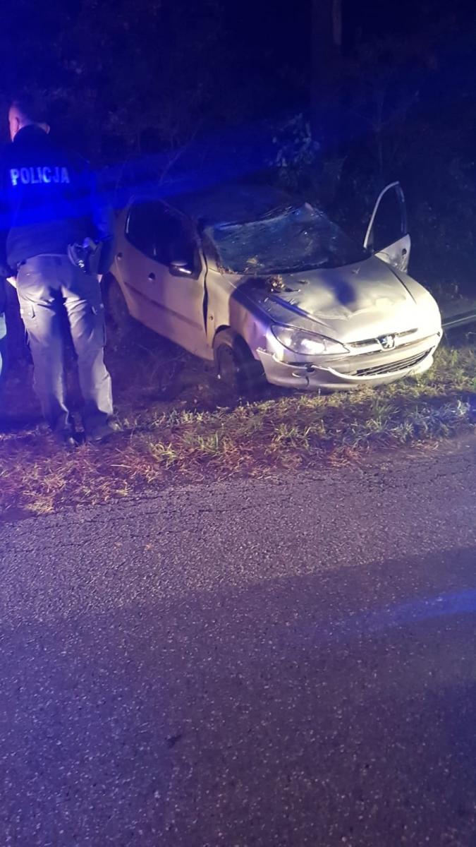 21-latek miał 2,75 w wydychanym. Doprowadził do dachowania