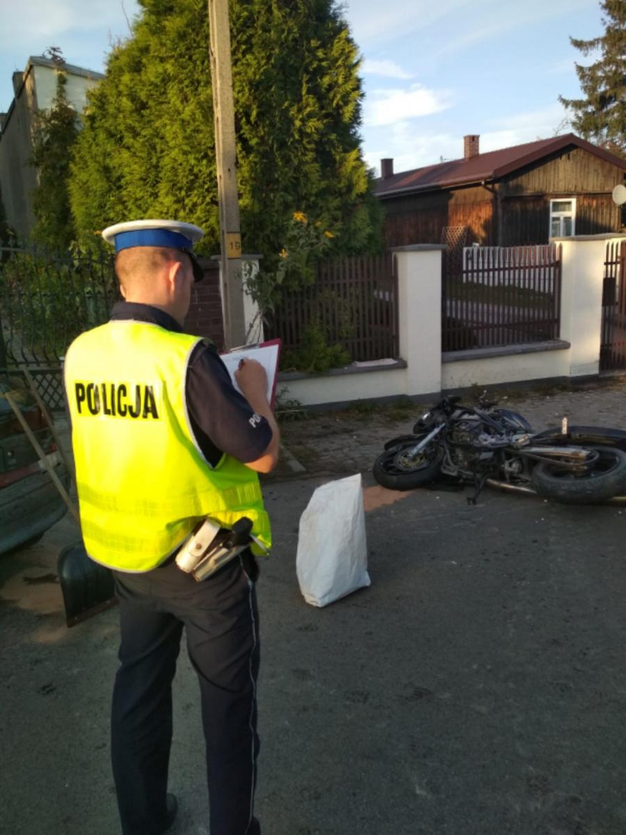 Wypadek na św. Rocha: nieprzytomny 22-letni motocyklista odwieziony do szpitala