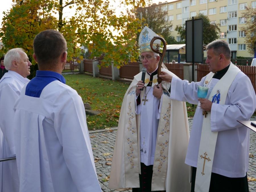 Intronizacja krzyża w parku Solidarności. Dni Kultury Chrześcijańskiej rozpoczęte