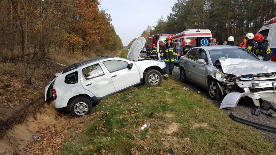 Kierowca opla wyprzedzał, kierująca dacią skręcała. Zderzenie na DK91