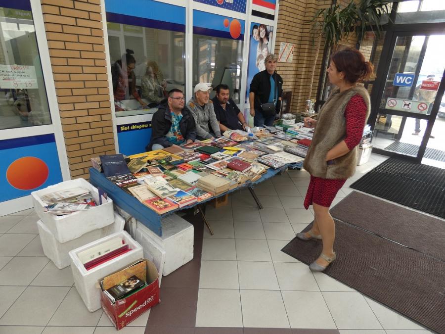 Meble, militaria, zegarki, antyki, czyli giełda staroci w Starej Mleczarni