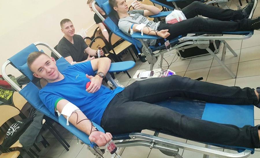 Uczniowie Elektryka oddali krew dla Janusza Kamińskiego