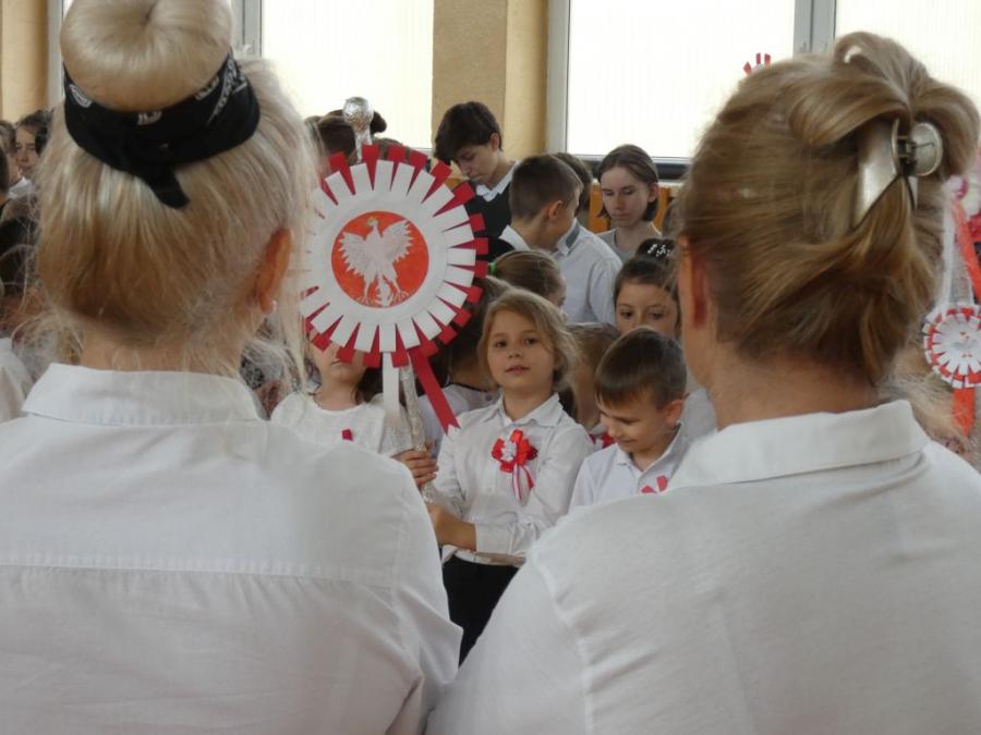 [ZDJĘCIA] Uczniowie Jedynki wzięli udział w akcji MEN #SzkołaDoHymnu