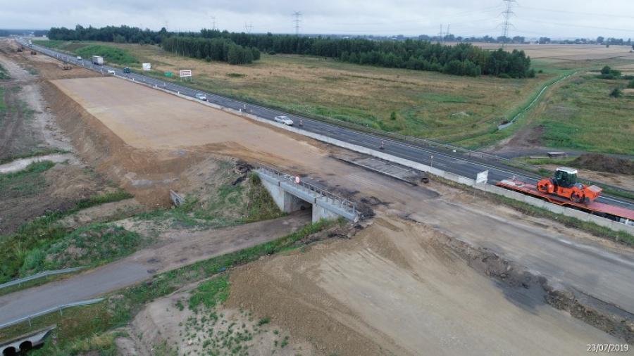 Przejście zamknięte. Dzieci muszą przechodzić przez budowę trasy A1