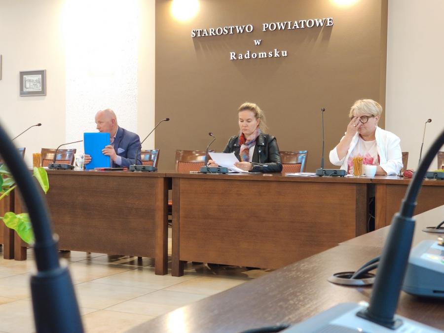 Apelujemy o pomoc! Zarząd i powiatowi radni walczą o pieniądze na oświatę