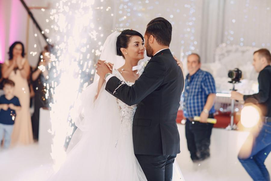 Doświadczenie i repertuar, czyli jak mądrze wybrać zespół weselny?