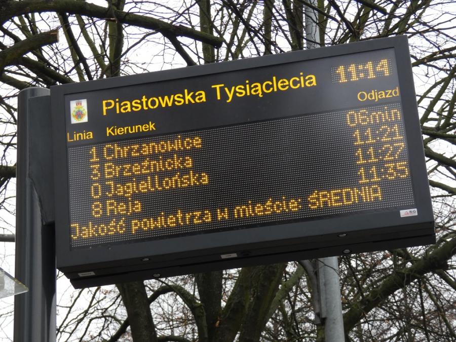 Jakość powietrza średnia: elektroniczne tablice na przystankach informują