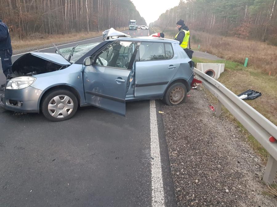 Wypadek w Gałkowicach Nowych. Zginęła 36-letnia kobieta. Droga zablokowana