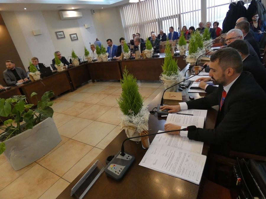 Podpisać listę i wyjść, czy siedzieć do końca? Oto jest pytanie. Z serii filozoficznych