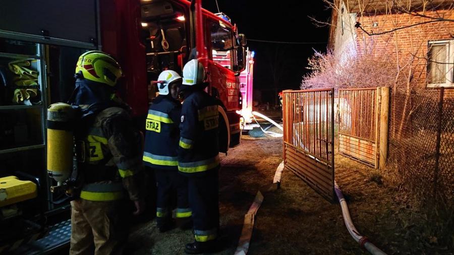 Strażacy przez trzy godziny gasili pożar kotłowni w domu w Janowie