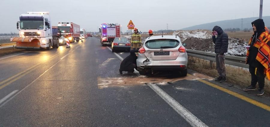[ZDJĘCIA] Zajechał drogę toyocie. Zderzenie na DK1