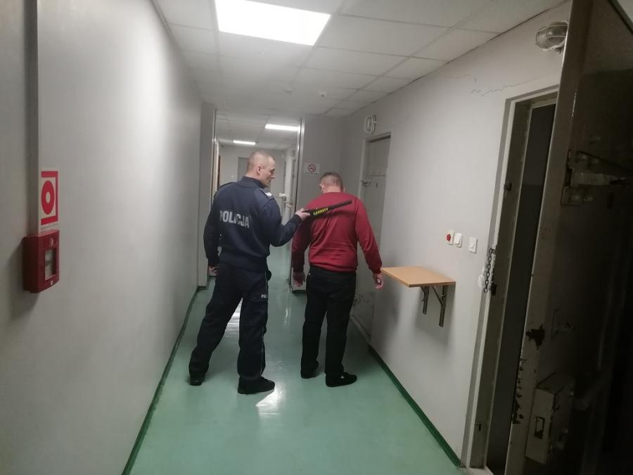 38-latek jeździł na rowerze, wchodził do domówi, kradł pieniądze i sprzęt