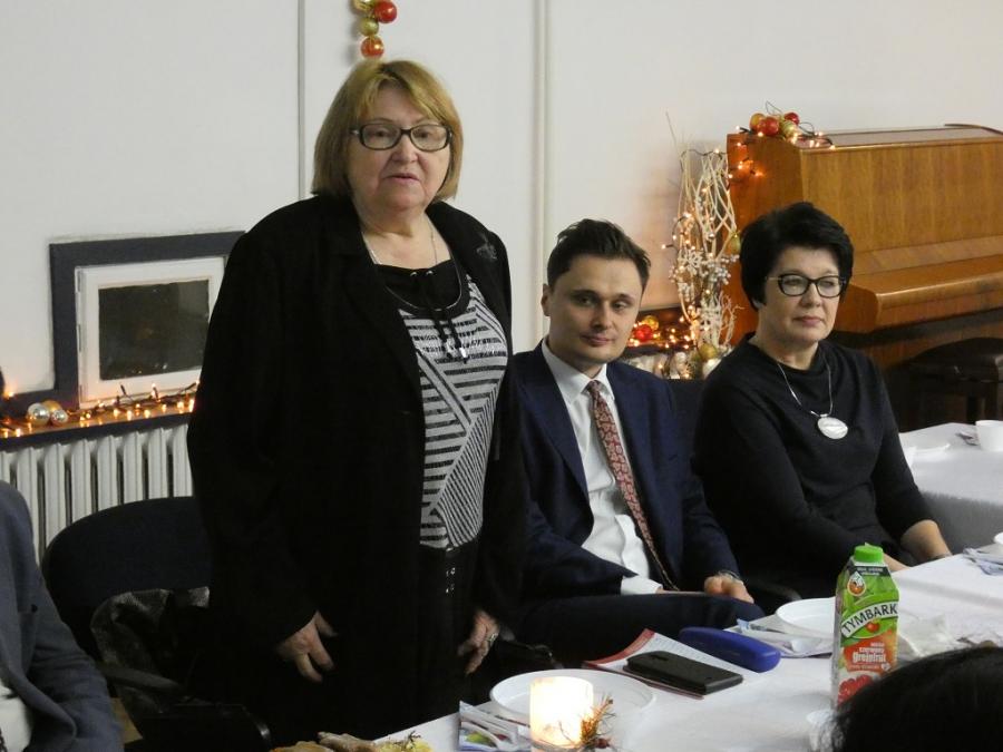 Spotkanie opłatkowe członków grupy literackiej Ponad w MBP
