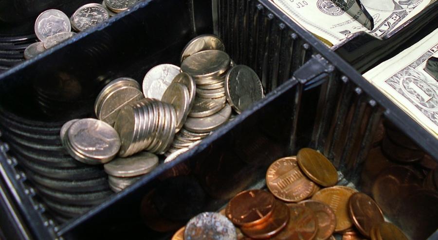 Nietrzeźwy pracownik sklepu został zwolniony, a później spowodował kolizję