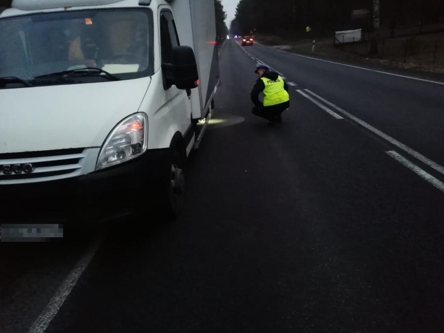 [ZDJĘCIA] Od iveco odkręciło się koło, które uderzyło w osobowego opla