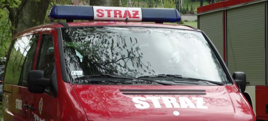 TIR zahaczył o słup telefoniczny w Ochocicach