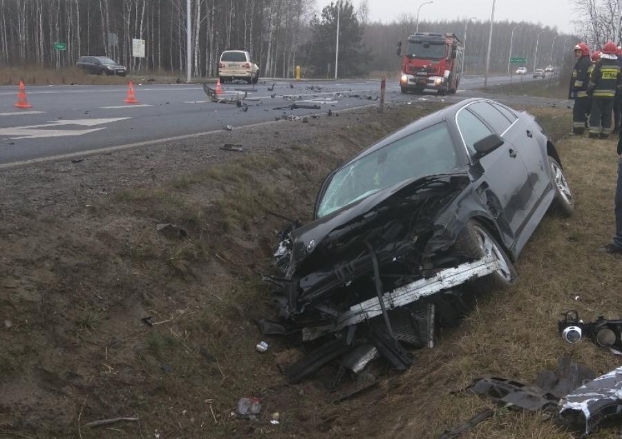 Kolizja między Gałkowicami Nowymi a Szpinalowem. Zderzenie BMW z VW