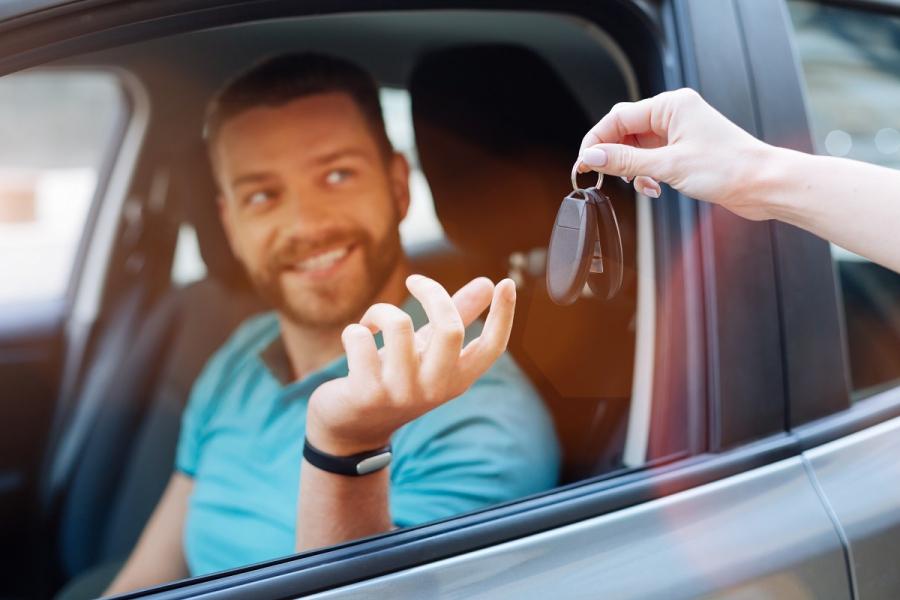 5 powodów dla których warto wypożyczyć samochód z wypożyczalni nie tylko podczas wakacji?